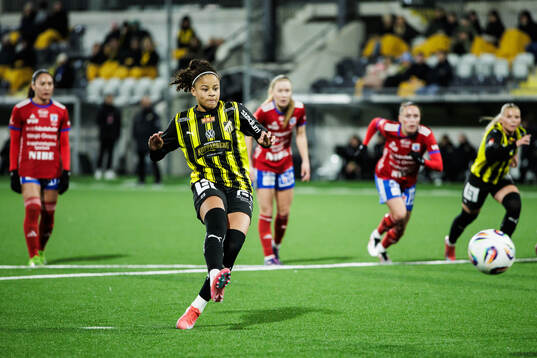 Häckens Felicia Schröder gör 4-0 på straff