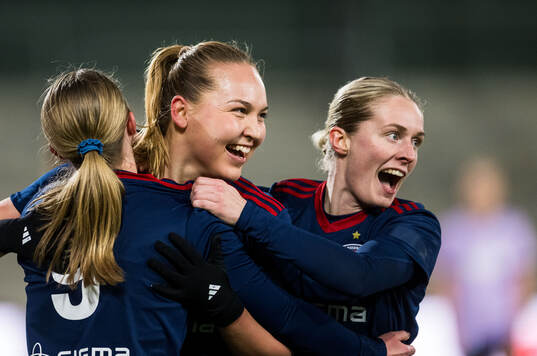 Rosengårds Oona Sevenius och Emilia Larsson jublar