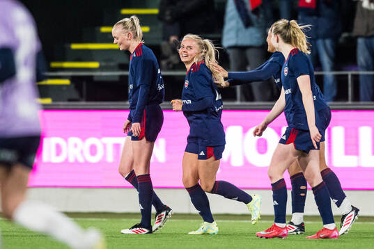 Rosengårds Emilie Woldvik jublar