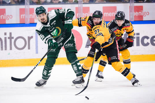 Färjestads David Tomasek och Luleås Oskari Laaksonen