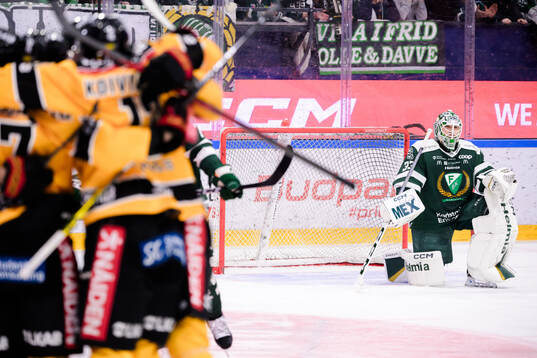 Färjestads målvakt Maxime Lagacé deppar