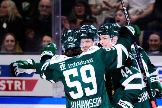 Färjestads Magnus Nygren och Quinn Schmiemann jublar