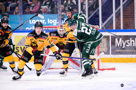 Luleås Isac Hedqvist, målvakt Matteus Ward och Ludvig