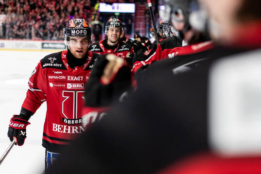 Örebros Glenn Gustafsson jublar
