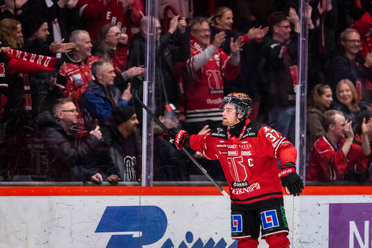 Örebros Glenn Gustafsson jublar