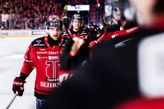 Örebros Glenn Gustafsson jublar vid 4-3