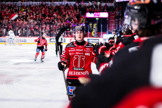 Örebros Robert Leino jublar vid 2-2
