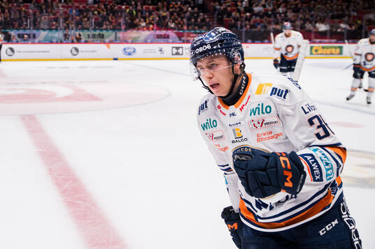 Växjös Elias Rosén jublar