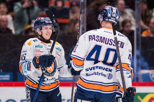 Växjös Elias Rosén jublar
