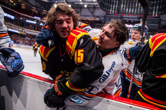 Brynäs Charles-Édouard D'astous och Växjös Keegan Lowe