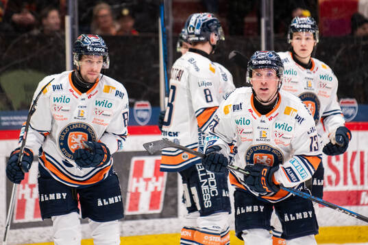 Växjös Dylan McLaughlin jublar