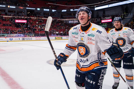 Växjös Emil Sylvegård jublar