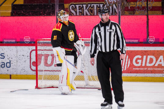 Brynäs målvakt Erik Källgren deppar