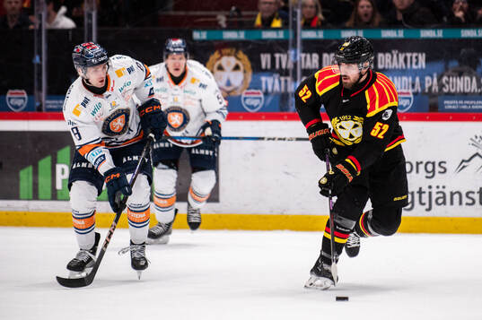 Växjös Zachary Giuttari och Brynäs Jack Kopacka