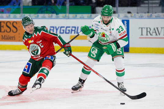 Frölundas Max Friberg och Rögles Josh Dickinson