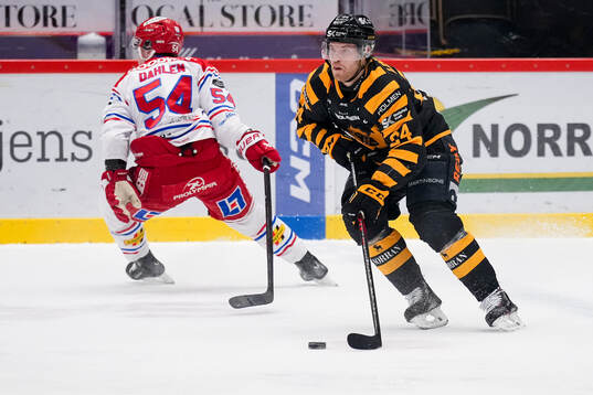 Timrås Jonathan Dahlén och Skellefteås Oscar Lindberg