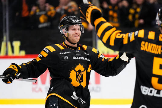 Skellefteås Oscar Lindberg jublar