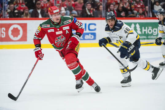 Modos Jesper Olofsson och HV71s Joona Luoto