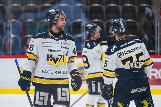 HV71s Joona Luoto jublar