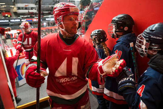 Modos Sebastian Ohlsson inflr ishockeymatchen i SHL mellan