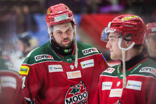 Modos Måns Carlsson deppar