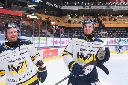 HV71s William Ignberg Nilsson jublar