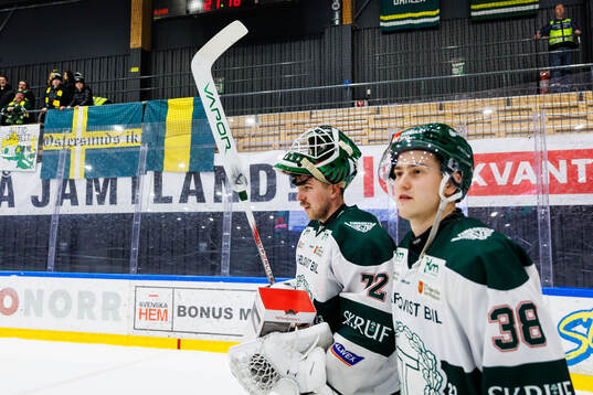 Tingsryds målvakt Pontus Eltonius jublar och Helmer Styf