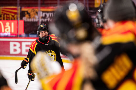 Brynäs Sanni Vanhanen jublar