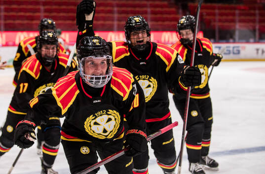 Brynäs Celine Tedenby jublar