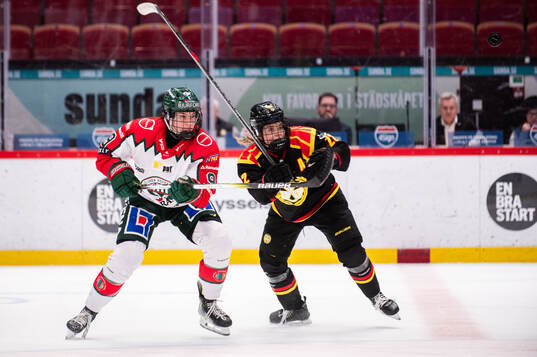 Frölundas Alva Johnsson och Brynäs Hanna Thuvik