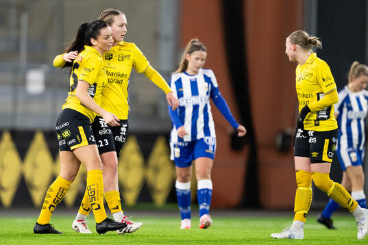 Elfsborgs Izabella Bergström och Ellen Nilsson jublar