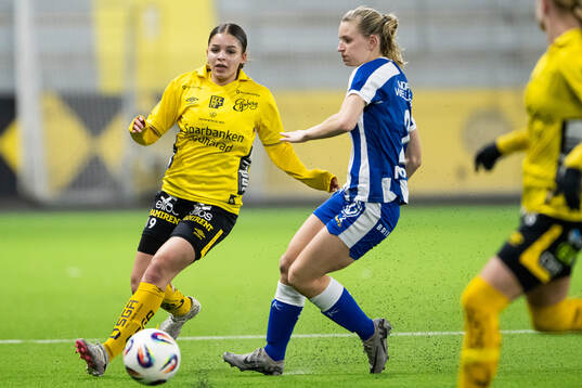 Elfsborgs Jennifer Brinck och IFK Göteborgs Marieka Kramer