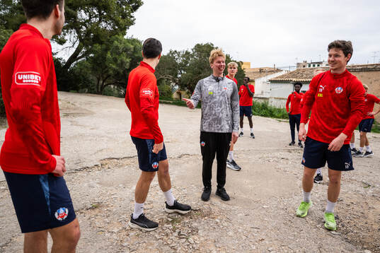 Jon Birkfeldt, fysioterapeut Marcus Linnér och Max Svensson
