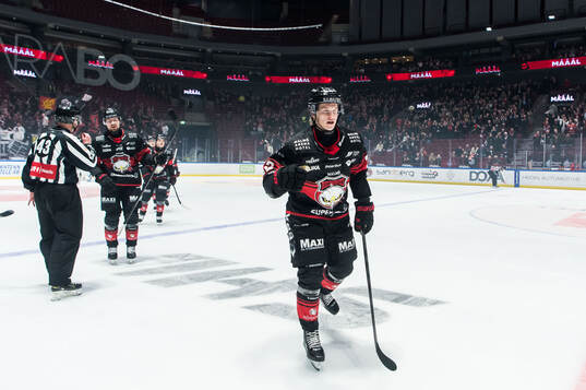 Malmö Redhawks Joona Ikonen jublar