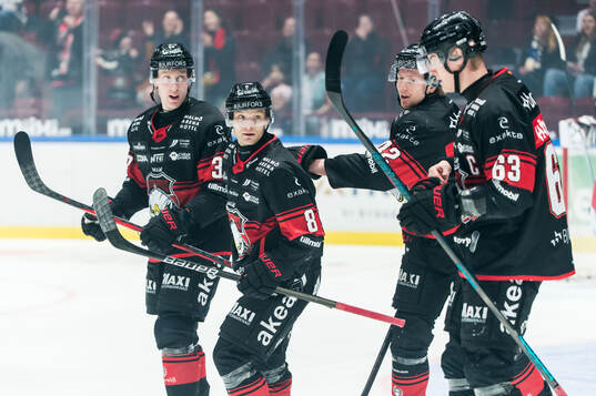 Malmö Redhawks Johan Olofsson jublar