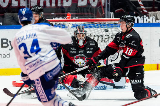 Leksands Peter Cehlarik och Malmö Redhawks Marek Langhamer