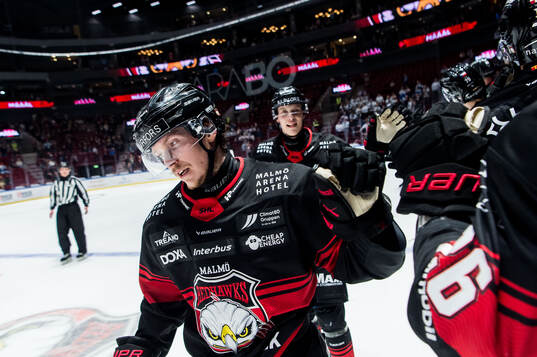 Malmö Redhawks Linus Öberg jublar