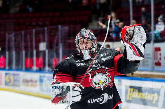 Malmö Redhawks målvakt Marek Langhamer jublar