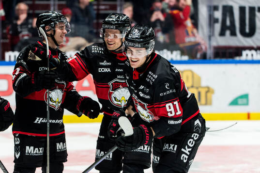Malmö Redhawks Axel Sundberg jublar