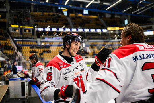 Örebros Filip Berglund och målvakt Jonas Arntzen