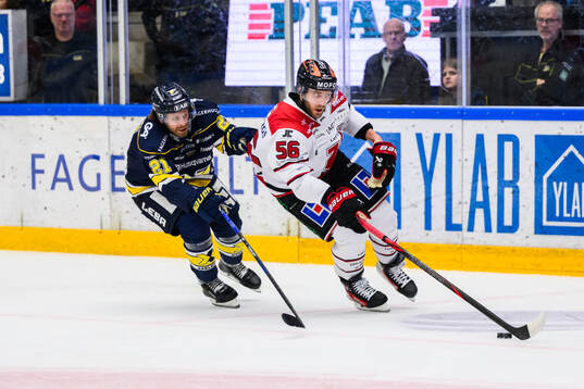 HV71s Mattias Tedenby och Örebros Robin Norell