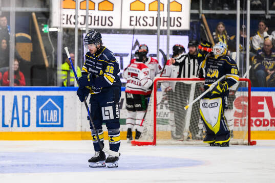 HV71s Oscar Engsund deppar