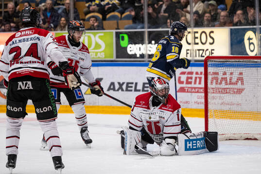 Örebros målvakt Jhonas Enroth vid 1-3 målet