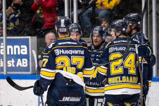 HV71s Andre Petersson jublar