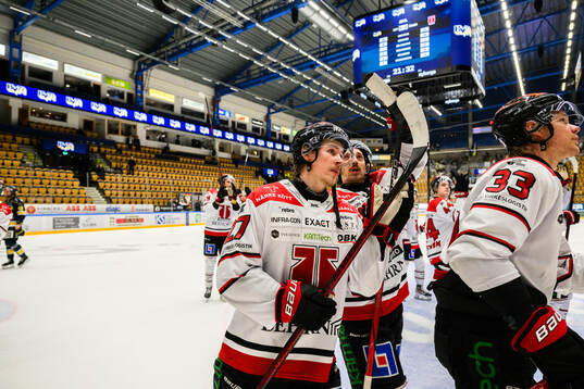 Örebros Peetro Seppälä jublar