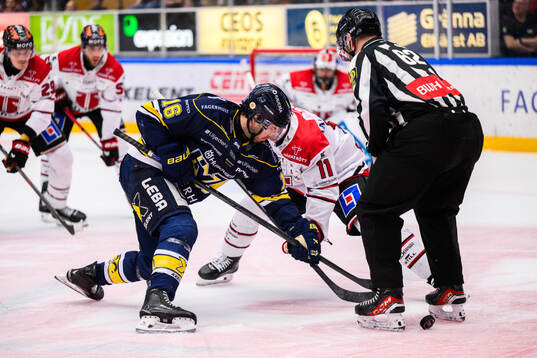 HV71s Tanner Kero och Örebros Kalle Kossila