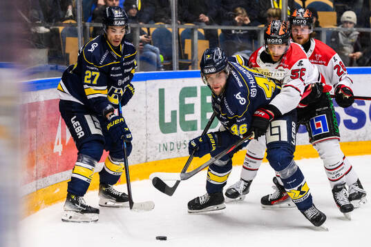 HV71s Jonathan Ang, Joona Luoto och Örebros Robin Norell