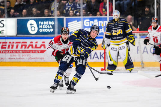 HV71s Jamiro Reber och Örebros Robert Leino