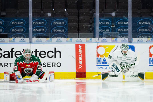 Frölundas målvakt Tobias Normann och Färjestads målvakt