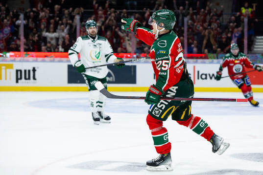Frölundas Arttu Ruotsalainen jublar